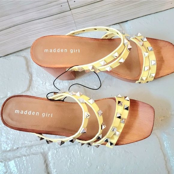 MADDEN GIRL BY STEVE MADDEN YELLOW STUDDED WOODEN HEELS LIGHTWEIGHT LEATHER - Picture 2 of 5